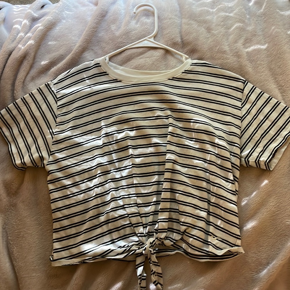 Hollister tie shirt